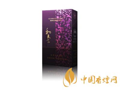2020白沙和天下價格表和圖片 2020和天下香煙是白沙牌香煙中的一種，說起和天下香煙，相信大家都認識，和天下是高端香煙品牌,隸屬于湖南中煙工業有限責任公司，那么，2020年白沙和天下多少錢一包呢?趕緊來看看吧!  和天下香煙  和天下香煙時尚大氣的包裝　簡潔流暢的線條　以紫色為主色調的搭配　無一不顯示出和天下的不凡紫色在中國傳統里是尊貴的顏色，如北京故宮又稱為“紫禁城”亦有所謂“紫氣東來” 口感上此款雅香綿滑，香氣醇和，余味純凈，實屬難得一見的神品啊!  系列產品  和天下(尊尚中支)  類型： 烤煙型  煙氣煙堿量： 0.0 mg  煙長： 84 mm  過濾嘴長： 25 mm  包裝形式： 條盒硬盒  單盒支數： 20  銷售形式： 國產內銷  生產狀態： 待上市  備注： 白沙和天下尊尚中支  和天下(尊尚5000)  類型： 烤煙型  煙氣煙堿量： 0.0 mg  煙長： 88 mm  過濾嘴長： 25 mm  包裝形式： 條盒硬盒  單盒支數： 20  銷售形式： 國產內銷  生產狀態： 已上市  備注： 白沙和天下尊尚5000  白沙(硬和天下雙中支)  單盒參考價： 90 元  條盒參考價： 900 元  條盒批發價： 763.2 元  小盒條形碼： 6901028204798  條包條形碼： 6901028204804  白沙(和天下天下韶山)  單盒參考價： 100 元  條盒參考價： 1000 元  小盒條形碼： 6901028196925  條包條形碼： 6901028196932  白沙(軟和天下檀香)  單盒參考價： 100 元  條盒參考價： 1000 元  條盒批發價： 763.2 元  白沙(和天下細支)  單盒參考價： 100 元  條盒參考價： 1000 元  條盒批發價： 720.8 元  小盒條形碼： 6901028196048  條包條形碼： 6901028196055  白沙(軟和天下)  單盒參考價： 100 元  條盒參考價： 1000 元  條盒批發價： 720.8 元  小盒條形碼： 6901028196017  條包條形碼： 6901028196024  白沙(和天下)  單盒參考價： 100 元  條盒參考價： 1000 元  條盒批發價： 848 元  小盒條形碼： 6901028196925  條包條形碼： 6901028196932  通過以上的信息可以了解到2020年白沙和天下的價格，以上就是香煙網為您提供的關于2020白沙和天下價格表和圖片，白沙和天下多少錢一包?的信息，想要了解更多的信息請來關注香煙網吧!白沙和天下多少錢一包？