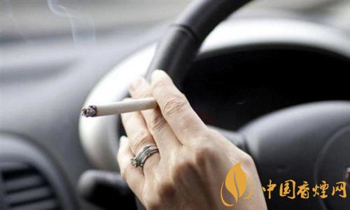 車內抽煙更易致癌，車內二手煙讓車受傷