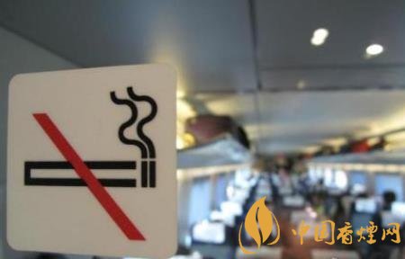 高鐵上吸煙不僅需要罰款 還將會列入失信人員名單！